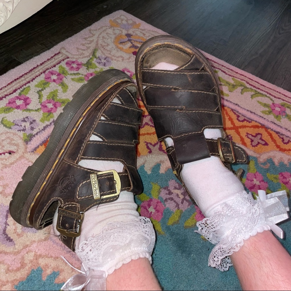 Vintage Dr marten’s platform strapy sandals 🦷🤎